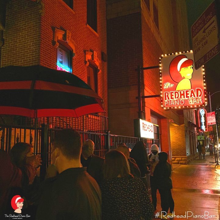RedheadPianoBar's tweet photo. Rainy day blues? We have the cure! Doors open at 7pm
#RedheadPianoBar #LMGChicago #Chicago #LiveMusic #Piano #PianoBar #YourFavoriteRedhead #ChicagoBars #RiverNorth #Sing #FriendlyStaff #Drinks #Wine #Cocktails #Martinis #Umbrella #CustomerService #IconicSign https://t.co/gKnBwhsobG