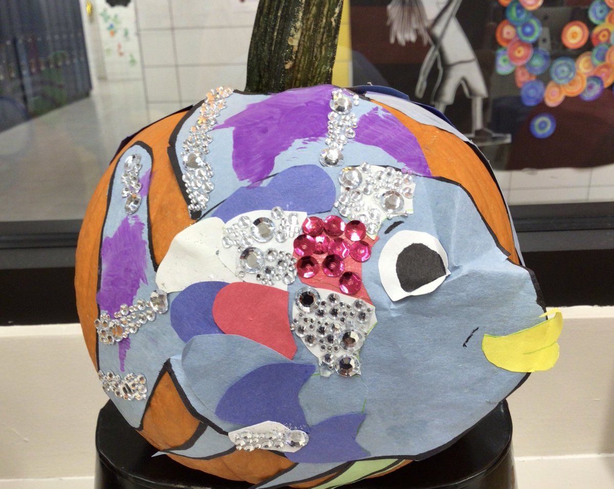 LibFuentes's tweet photo. I'm so proud of all the #AikinEagles that participated in the Book Character Pumpkin Contest. Participants read a book, decorated a pumpkin as a book character and wrote a character report. #ForTheLoveOfReading #CreativityIsA21stCenturySkill @LIBRARIESinRISD @AikinEagles https://t.co/jxNe9coU22