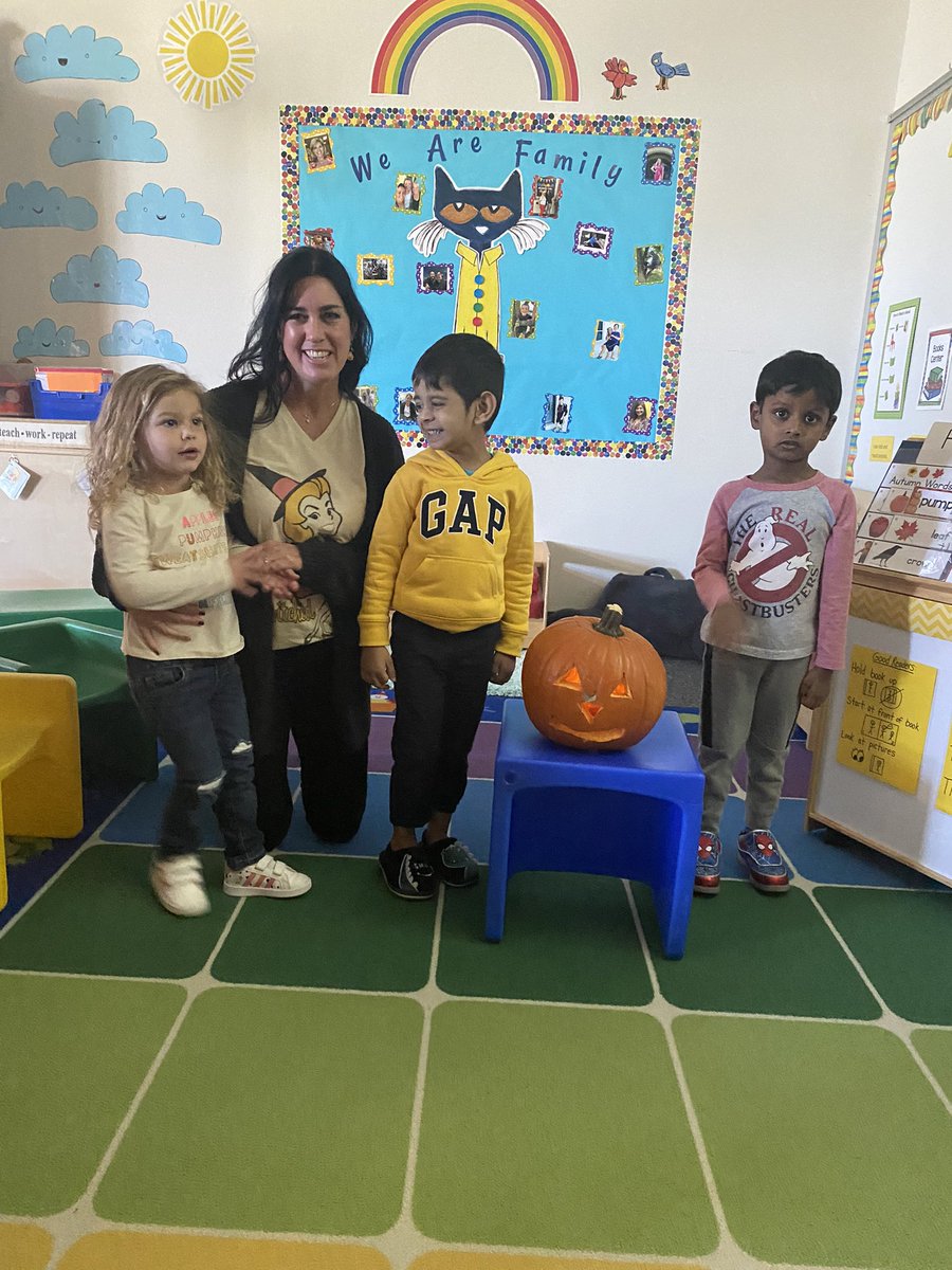 karenirons's tweet photo. Dress up day for Halloween and carving our pumpkin 🎃 #pumpkin #Halloween #LittlestLearners @drisana415 @FISD_ECS https://t.co/QGwnKhMvif