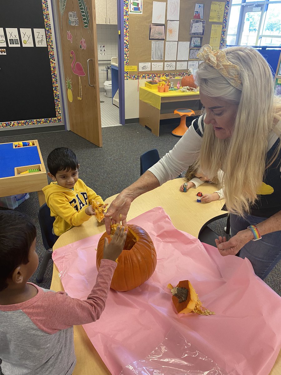 karenirons's tweet photo. Dress up day for Halloween and carving our pumpkin 🎃 #pumpkin #Halloween #LittlestLearners @drisana415 @FISD_ECS https://t.co/QGwnKhMvif