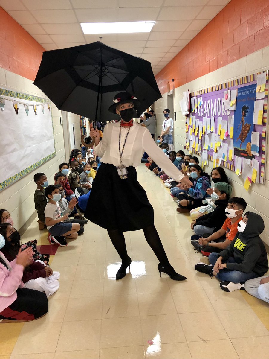 SterlingElemen1's tweet photo. What a fun-filled, jam-packed student-centered day!! The kick-off…a school wide parade! 👋 @CharMeckSchools #wearecrew #sterlingpride🐯 #choosejoy🌈 #spiritmonth #BookCharacterDay #schoolparade https://t.co/FSnV40VHH7