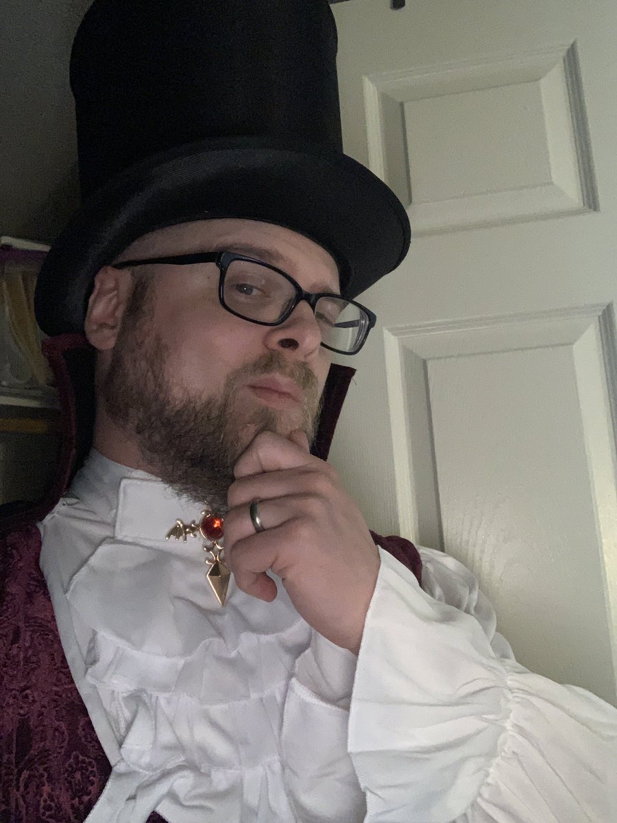 James_Librarian's tweet photo. Happy #VampireFriday! https://t.co/OYrS0TIyXG