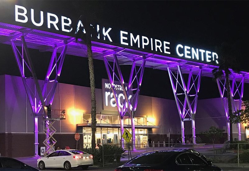 lexilunchick12's tweet photo. We work in Burbank so we couldn’t be @americanamemes so we obviously had to be the Burbank Empire Center instead https://t.co/4onkotvA2n