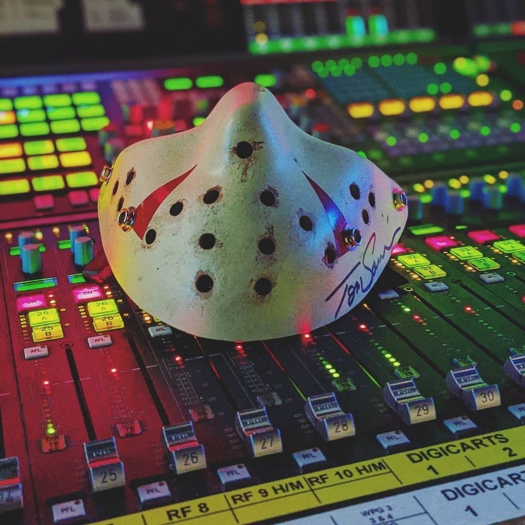 Live from Camp Crystal Lake 🔪🩸💀🪓

🎚️ #Calrec Omega #FaderFriday! Share your spooktacular setup with us.

📸 Image courtesy of <a href="/jafarnee/">Jafarnee</a>, Audio Broadcast Engineer @GlobalNewsTO.
 
👉 Tag us or send it to marketing@calrec.com

#faders #audio #audioengineer #fridaythe13th