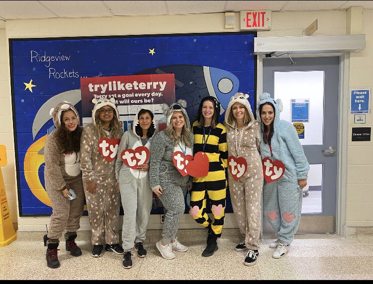 steph_bacchus's tweet photo. Happy Halloween! From your amazing ridgeview PS EA team! #bEAniebabies https://t.co/H8CA1OLJDC