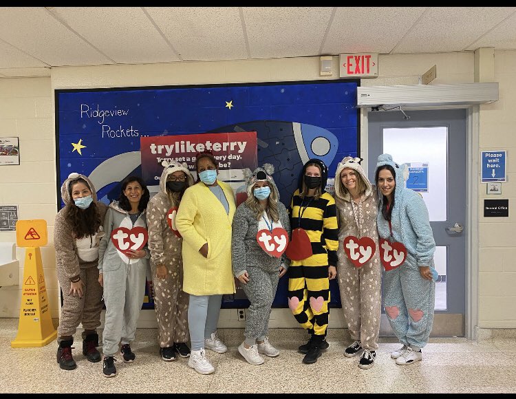 steph_bacchus's tweet photo. Happy Halloween! From your amazing ridgeview PS EA team! #bEAniebabies https://t.co/H8CA1OLJDC
