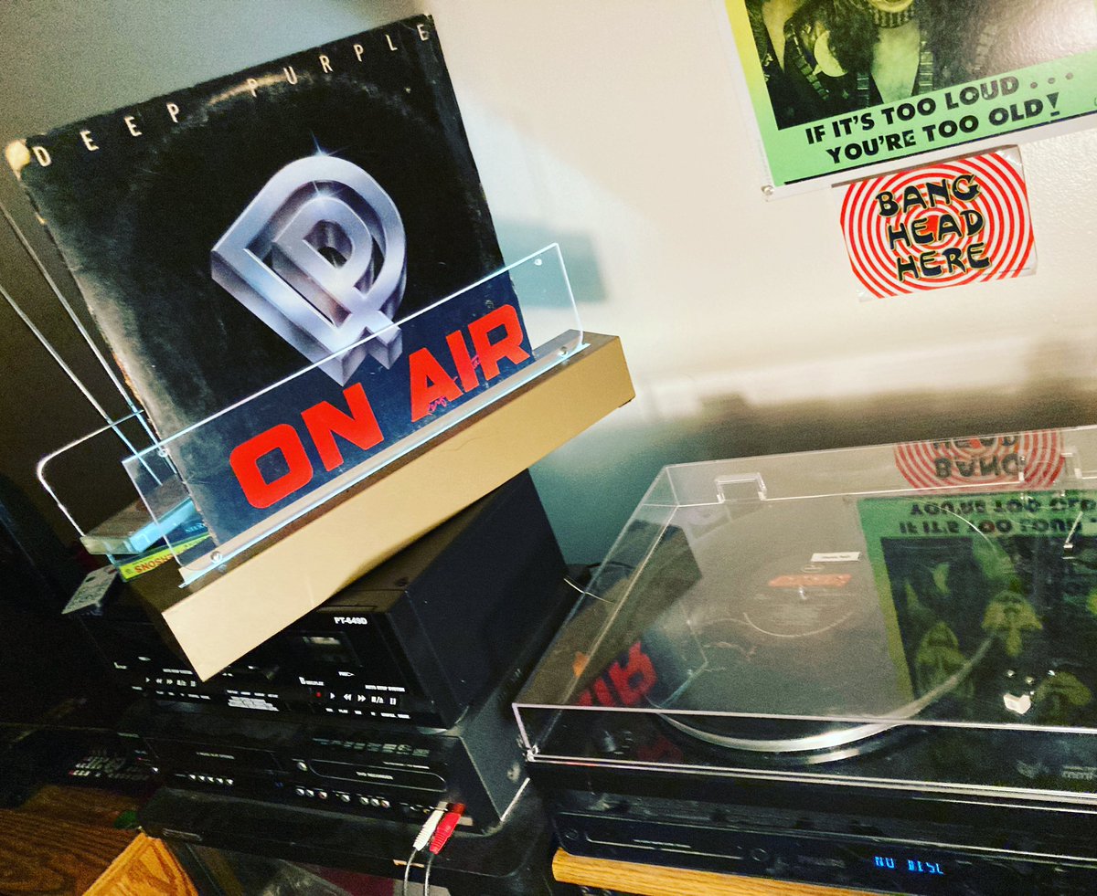 beatlekiss's tweet photo. Friday Evening Tunes. Now Spinning Deep Purple - “Perfect Strangers”. #deeppurple #knockingatyourbackdoor #firstspinoftheday #releasedonthisdate https://t.co/JtxlVv2iEY