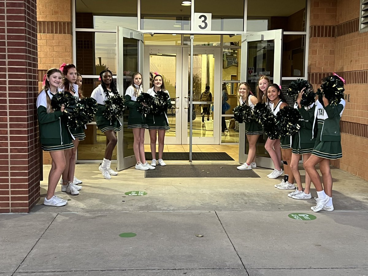 TSMScheer's tweet photo. Had a blasting kicking off TMI’s bonfire! #WereHereForTheCheers  #TitanTogetherness #cheerleader #TSMSpride #GoBeGreat #WorthTheWork #celebrateKISD @TSMSKeller @KISDAthletics @KellerISD @TMISMustangs https://t.co/yeFDIchBO2