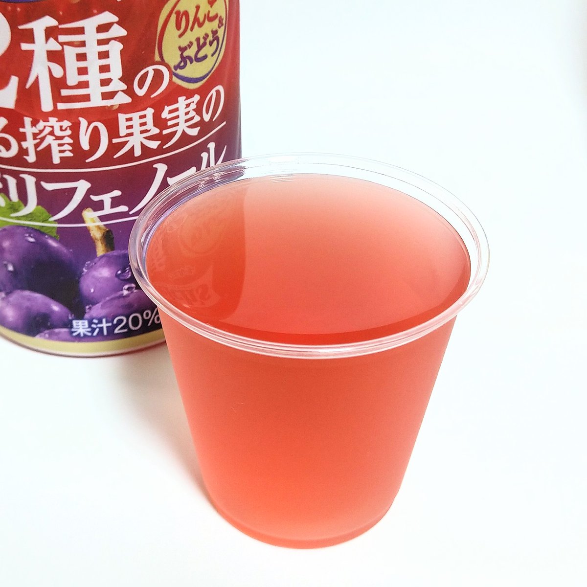 corgi_555's tweet photo. ウェルチ『2種のまる搾り果実のポリフェノール』10月19日発売。470ml。税込138円 。

りんご🍎とぶどう🍇のミックスジュースですが、圧倒的にりんごの方が強い!!というか普通にりんごジュース（笑）りんごが好きな人には必飲の逸品です👍
#ウェルチ
#りんご

🌸レビューブログ https://t.co/rvosQfBfcd https://t.co/GunVPLFdtp