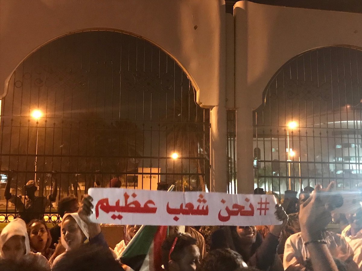 Ibrahim_blog's tweet photo. تعودوا وأد أحلامنا بانقلاباتهم المتكررة لم يكن أخرها مشروعهم الفاشل وتجارتهم الكاسدة بإسم الدين لثلاثة عقود.
ولاننا شعب عظيم انتفضنا من تحت الركام وصنعنا ثورة عظيمة.

لن يقتلوا ثورتنا هذه المرة، فنحن قد قطعنا عهدا مع الشمس.
موعدنا #مليونية30اكتوبر 
وسيعلموا أن #الردة_مستحيلة https://t.co/ywYIzhkbMQ