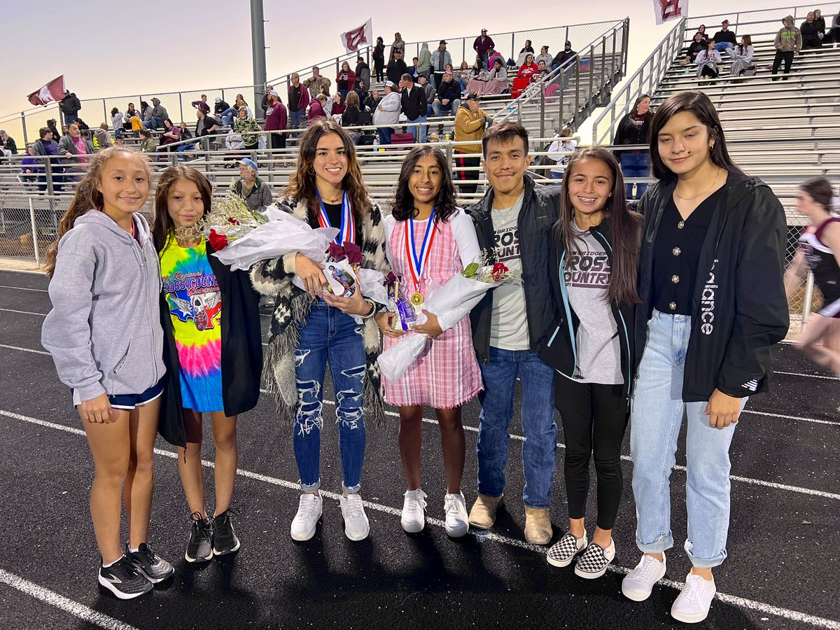 cross_bhs's tweet photo. Happy senior night!! We are so proud of you and all you’ve accomplished!! #seniornight #webleedmaroon #proudteammates https://t.co/OAhbjdDfN0