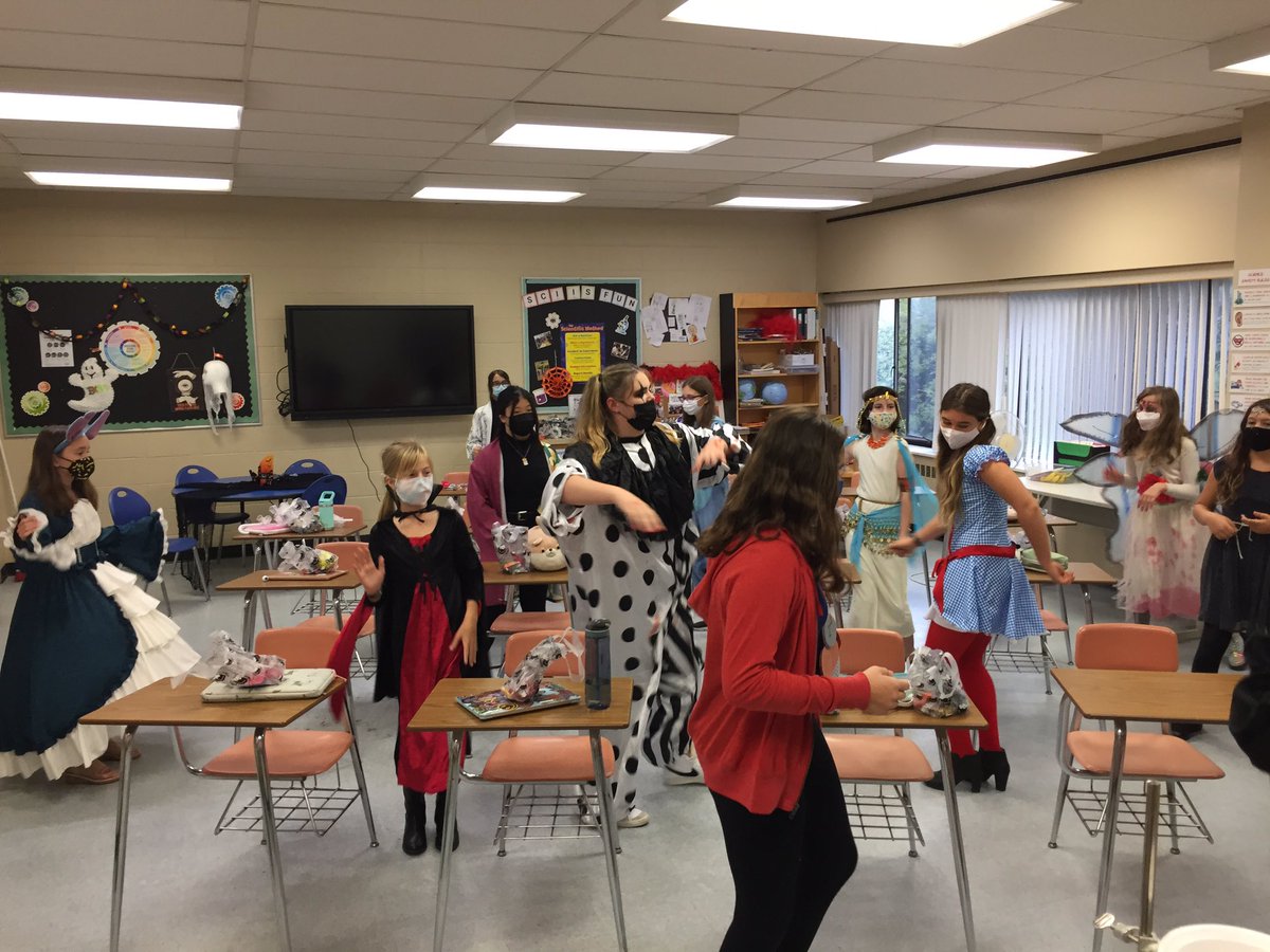 MsGuayHNMCS's tweet photo. Thank you, class leaders, for a great party in Grade 7 today!
Have a fun time on Sunday night everyone, and stay safe! https://t.co/U4gBJBaQtv