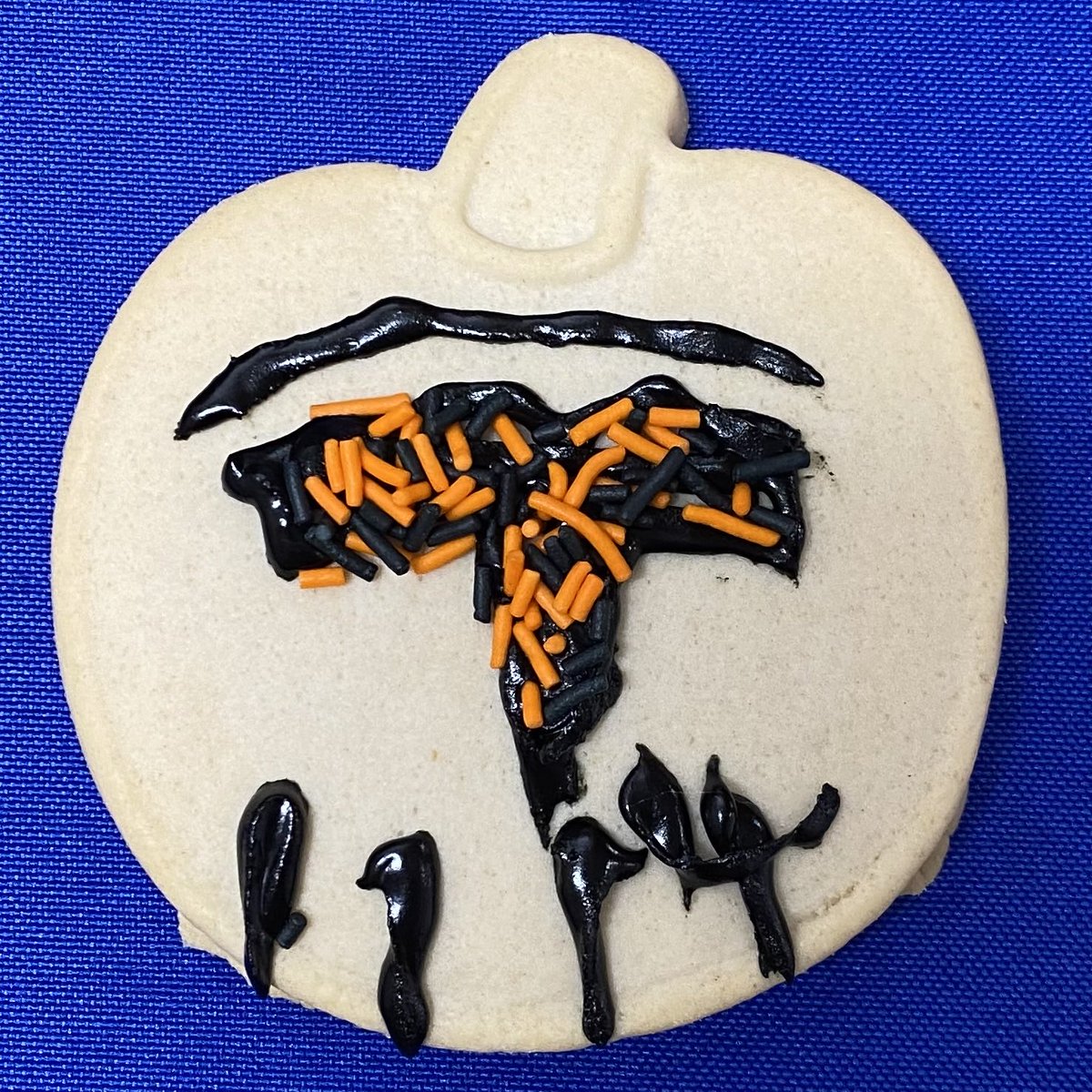 TTeslees's tweet photo. $TSLA @ $1114 to end the week and a Halloween Cookie Contest. #tesla #halloween https://t.co/K11dsqGCsc