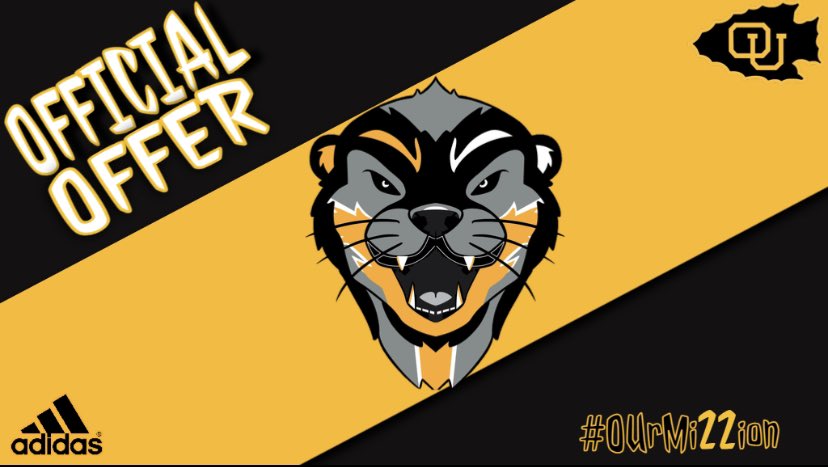 bralynrobinson6's tweet photo. Blessed to receive an offer from Ottawa University!!⚫️🟡 #gobraves @OttawaUFootball @CoachMike_OU21 @c_asmith5242 https://t.co/L9x4zoKFCz