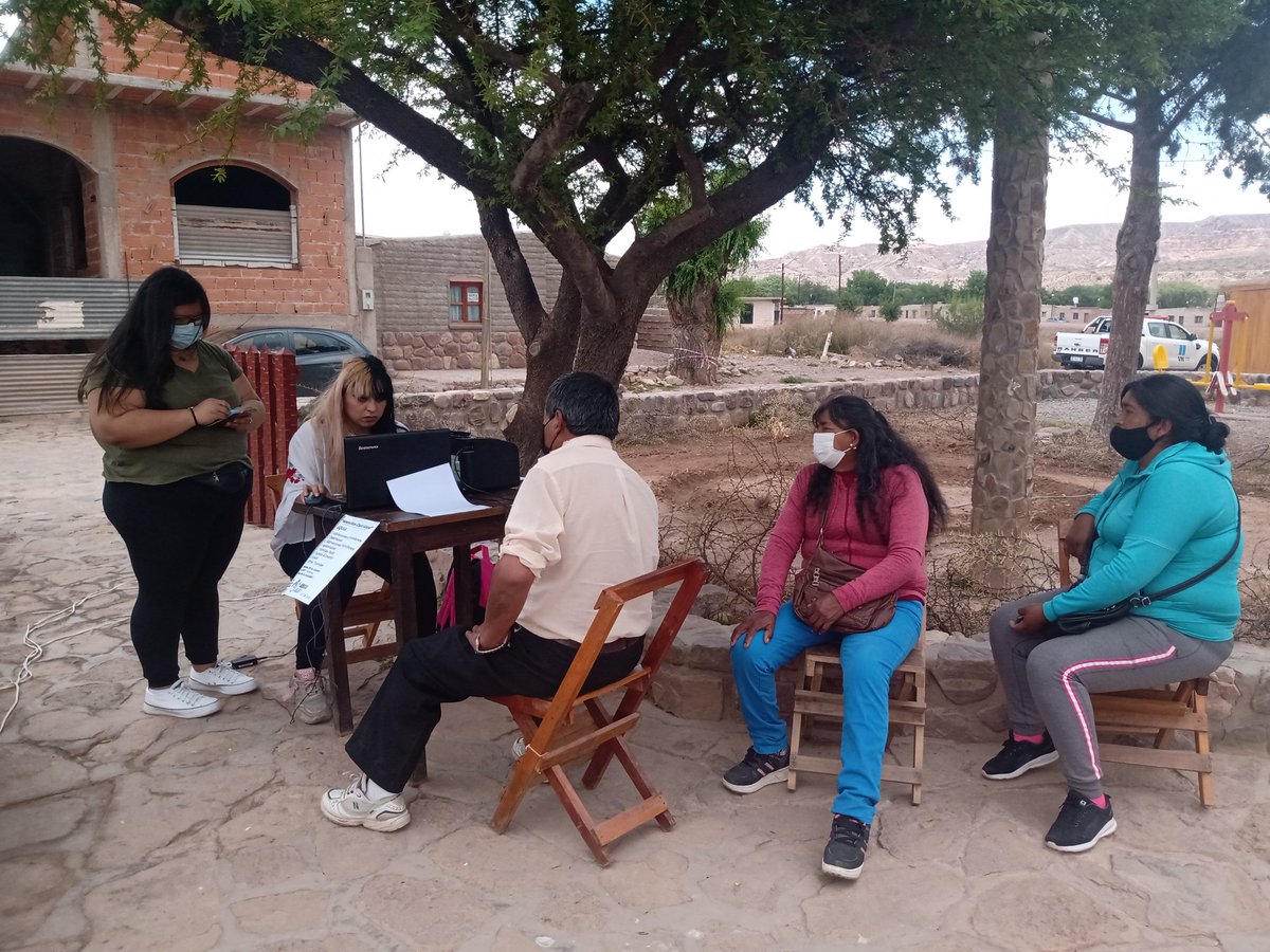 amededios's tweet photo. Jornada de atención ciudadana en Uquia junto a nuestro candidato a Vocal @ArribaJujuy Gustavo Sánchez. Evacuaron consultas sobre jubilaciones, pensiones, asignaciones.
Tremendo el trabajo de Gustavo en la Localidad #VamosAGanar con la #Lista209 ✌🏼✌🏼✌🏼 https://t.co/eYncW0BqMM