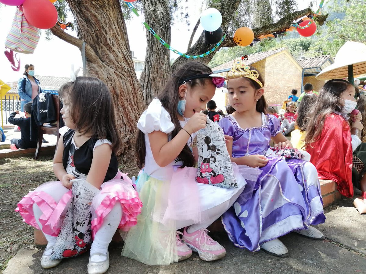 AlcaldiaChoachi's tweet photo. #DíaDulce 🍫🍭🍬

La Administración municipal con apoyo de los funcionarios de las diferentes dependencias, realizó la celebración del día dulce en todas sedes educativas del municipio

#VamosChoachí
#Eficienteytransparente https://t.co/un2rBcuIYn