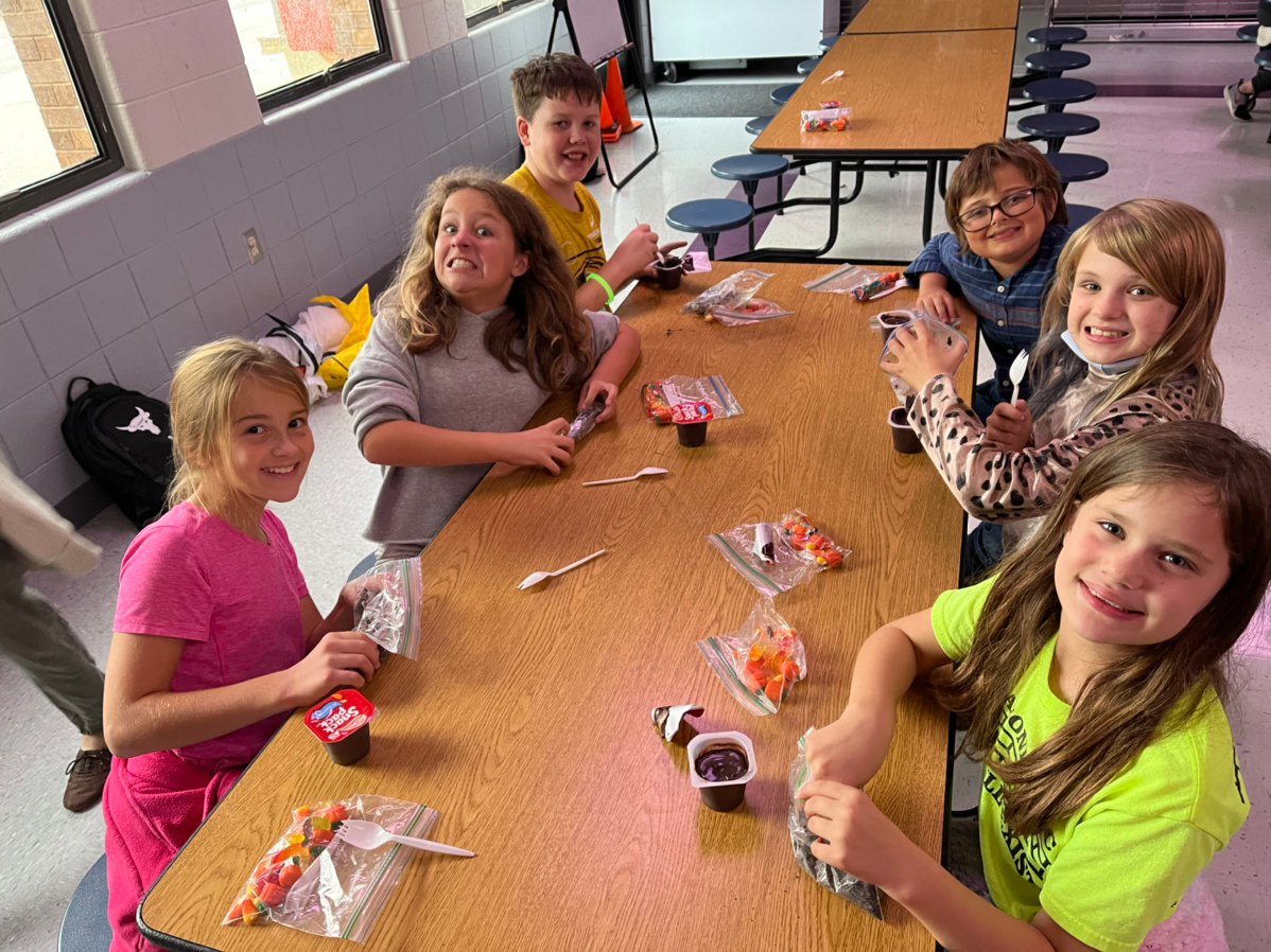 bgcjcmo's tweet photo. So many happy faces, fun snacks, games, and incredible costumes..... it must be Halloween at the Club! #ClubFUN #Friendships https://t.co/RrPO5OB6Ka