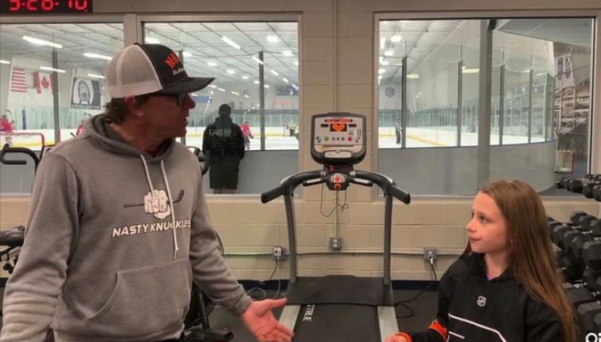 JerseyMike_FDTF's tweet photo. https://t.co/iO4o5ljqse. No Flyers tonight. No problem. Hereโs a new interview my 10 year old daughter Cheyanne did with @dnastyworld of @NastyKnuckles to keep you entertained. #FDTF #BringItToBroad @FlyersAlumni @travieballin26 @blade_shades @_teamclix https://t.co/guLdv1Rq21