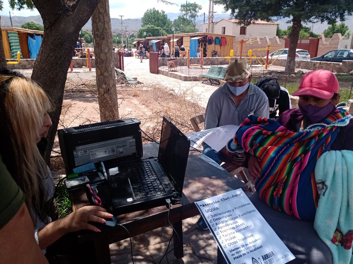 amededios's tweet photo. Jornada de atención ciudadana en Uquia junto a nuestro candidato a Vocal @ArribaJujuy Gustavo Sánchez. Evacuaron consultas sobre jubilaciones, pensiones, asignaciones.
Tremendo el trabajo de Gustavo en la Localidad #VamosAGanar con la #Lista209 ✌🏼✌🏼✌🏼 https://t.co/eYncW0BqMM