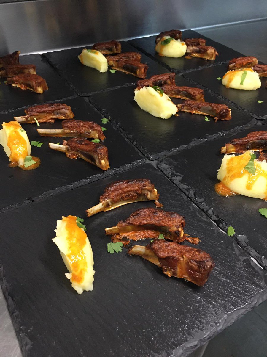 ¡Menudo espectáculo! ¡Esto es El Origen amigos! | #elorigehuesca #huesca #ternasco #ternascodearagon #aragonalimentos <a href="/aragonalimentos/">Aragón Alimentos</a> <a href="/BodegaSommos/">Bodega SOMMOS</a> <a href="/Maestro_Cordero/">Javier Robles</a> <a href="/Elorigenhuesca/">El Origen </a>