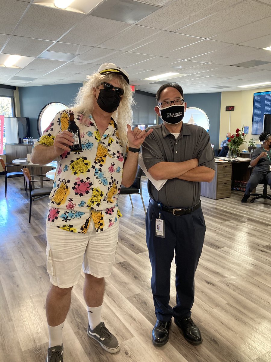 bloodbankguy's tweet photo. Amazing how fast a former chief medical officer can “let his hair down” ain’t it? Happy Halloween 🎃 !! Thanks to @HermelinMD for the #SpongeBob shirt! #notalcohol #blooducation @lifestreamblood https://t.co/ieoLswYZPk