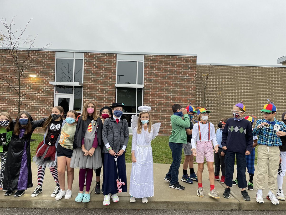 JNedu1's tweet photo. Happy Halloween from Fifth Grade!#WilsonElem https://t.co/NAaVr6eToM