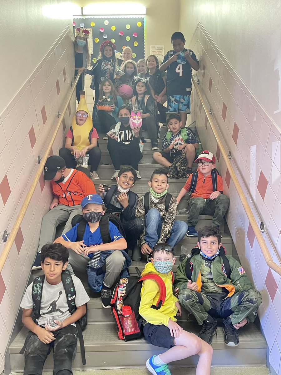 Adventures in Naumann Fourth Grade tweet media