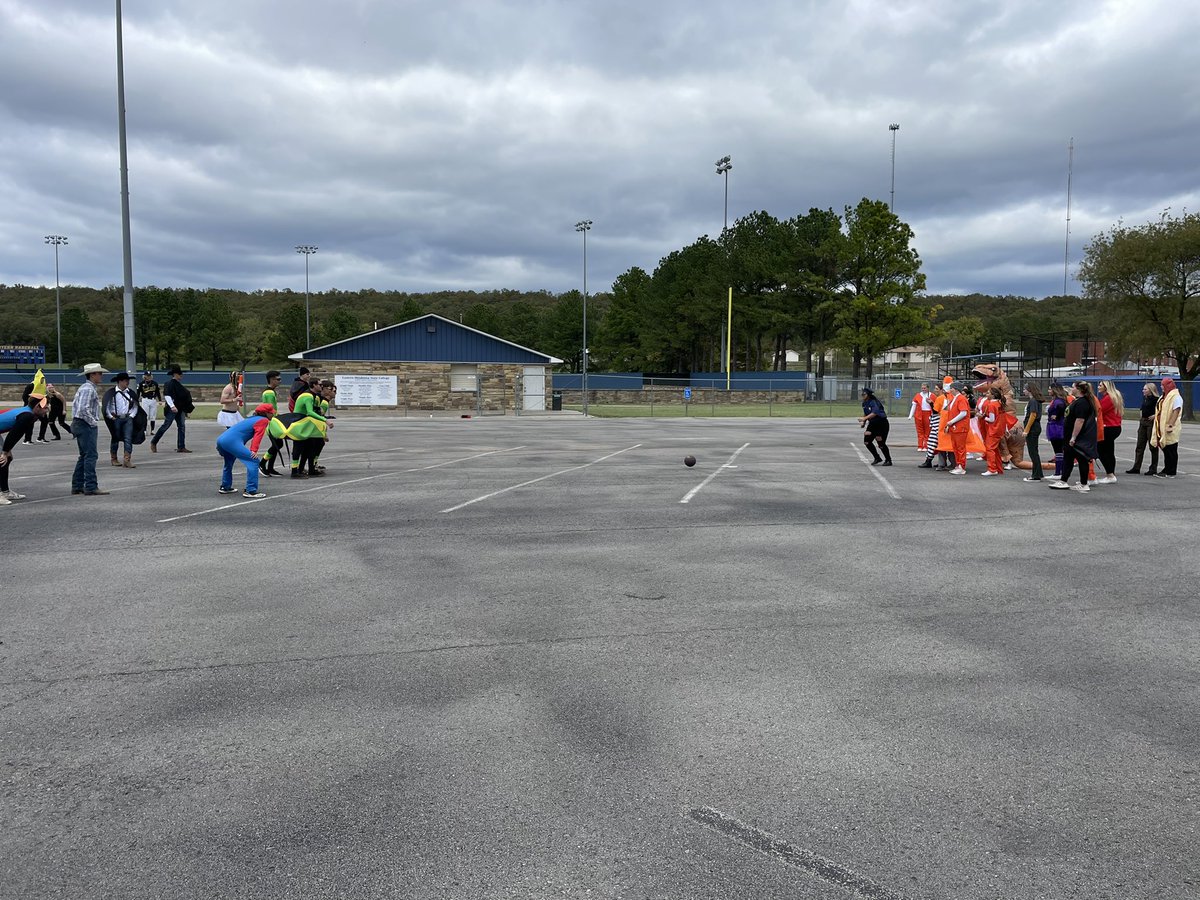 EOSC_Baseball's tweet photo. Our annual #EOSCBaseball vs @EOSC_Softball game!

We had a blast playing kickball today!

#KYF https://t.co/BSt8honQE3