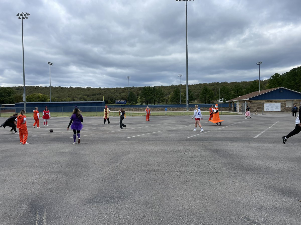 EOSC_Baseball's tweet photo. Our annual #EOSCBaseball vs @EOSC_Softball game!

We had a blast playing kickball today!

#KYF https://t.co/BSt8honQE3