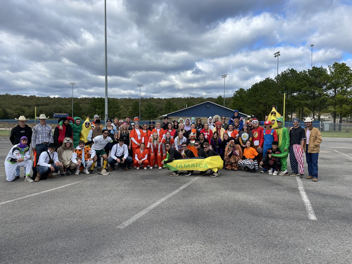 EOSC_Baseball's tweet photo. Our annual #EOSCBaseball vs @EOSC_Softball game!

We had a blast playing kickball today!

#KYF https://t.co/BSt8honQE3