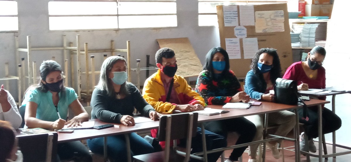 educativa_simon's tweet photo. #29Oct Nuestra Sup. Intercircuital 1 Mirtha Rodríguez con los supervisores, afinando distintos detalles sobre las actividades venideras para los meses de diciembre y noviembre. @GuaricoZonaEduc @_LaAvanzadora @MPPEDUCACION @GuaricoGestion @NicolasMaduro @RiveroJilberto2 https://t.co/ICCMOBOujC