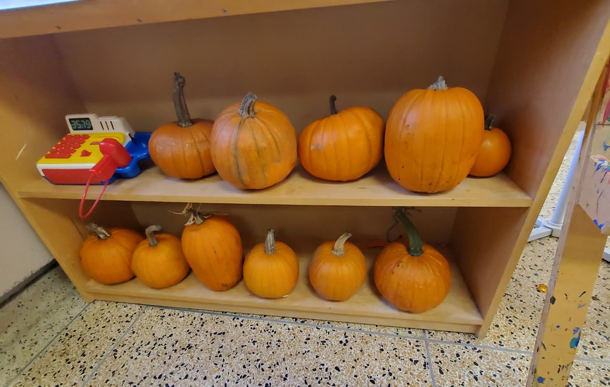 MissW00D's tweet photo. What better way to end our pumpkin inquiry than by adding a class set of pumpkins to our pumpkin patch dramatic play area for students to choose from? Students loved having a chance to decorate their own pumpkin to take home.🎃😊 https://t.co/Mx0BcuexI2