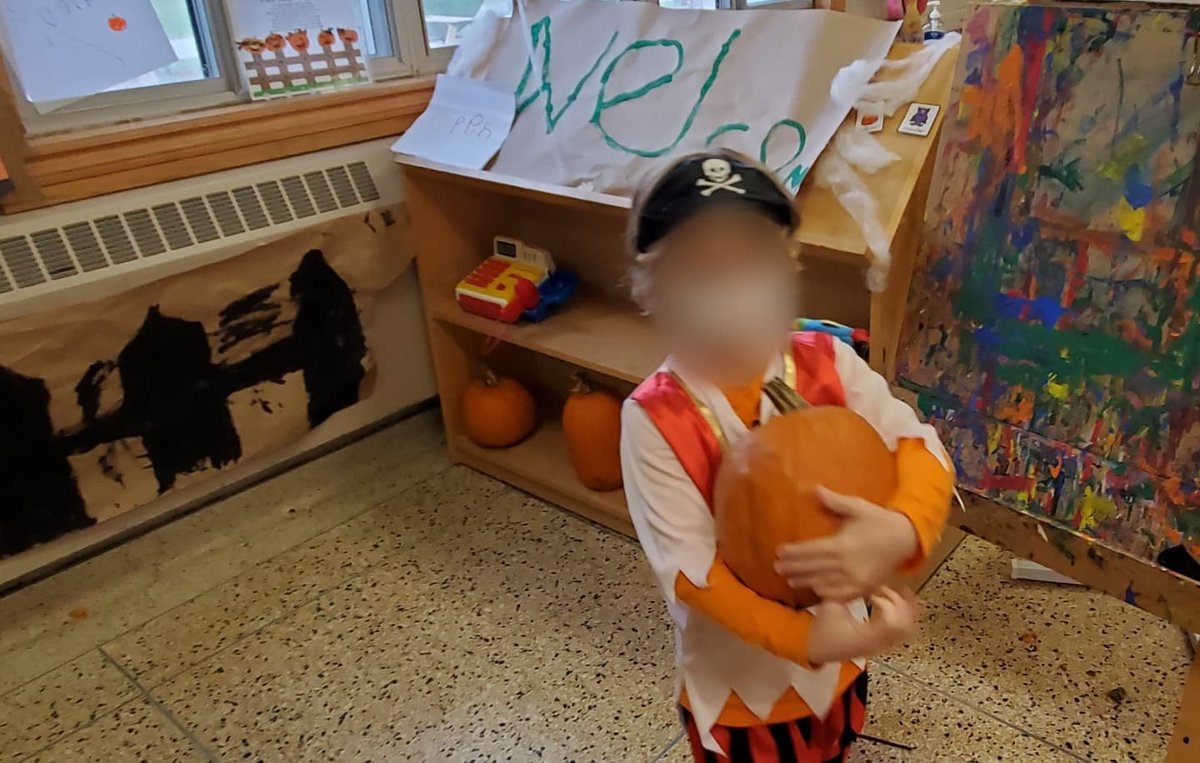 MissW00D's tweet photo. What better way to end our pumpkin inquiry than by adding a class set of pumpkins to our pumpkin patch dramatic play area for students to choose from? Students loved having a chance to decorate their own pumpkin to take home.🎃😊 https://t.co/Mx0BcuexI2