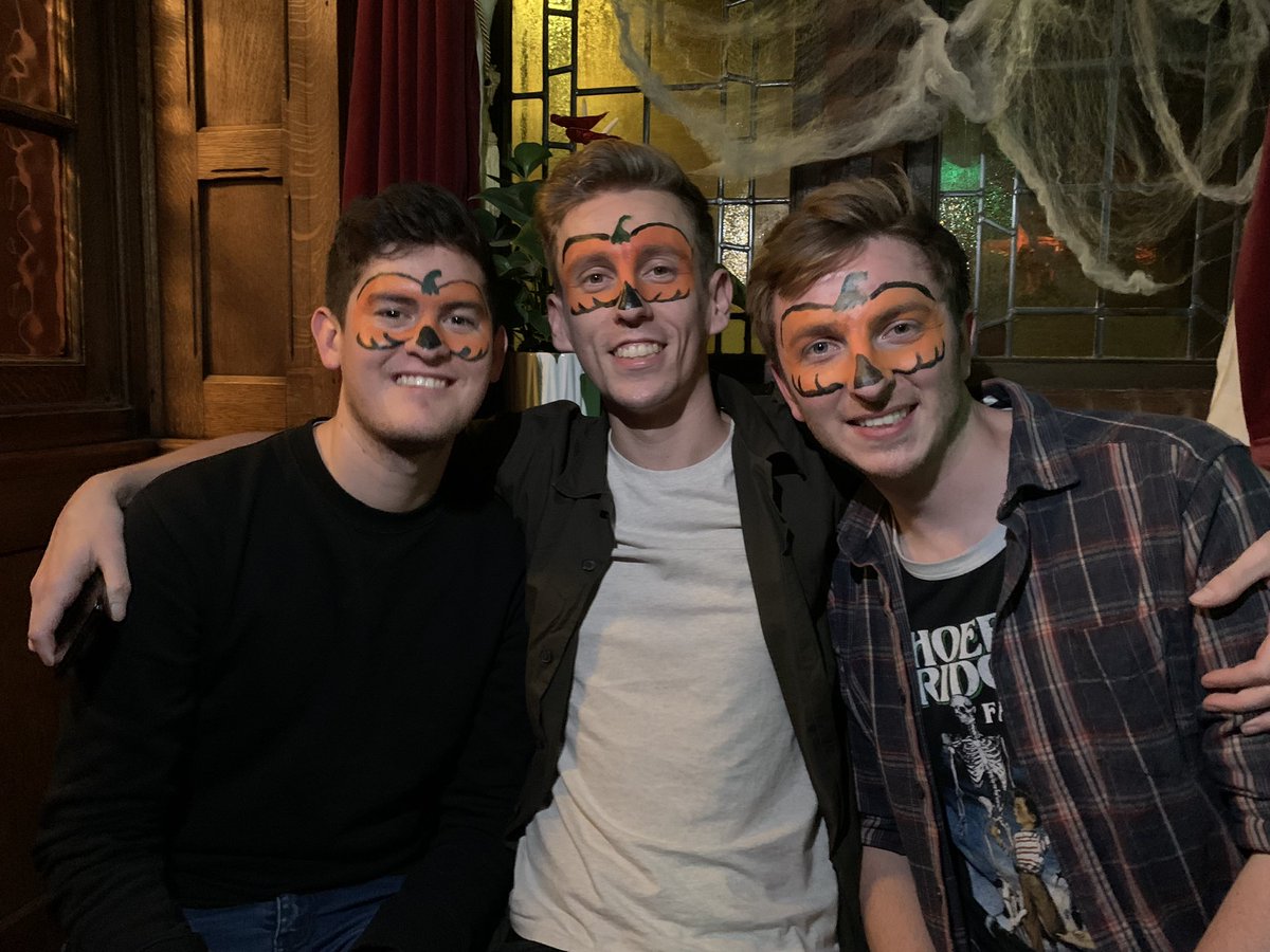 Joetinks's tweet photo. #pumpkinbois #smashedpumpkins #todayisthegreatestdayiveeverknown https://t.co/ZI4UXqbgtE
