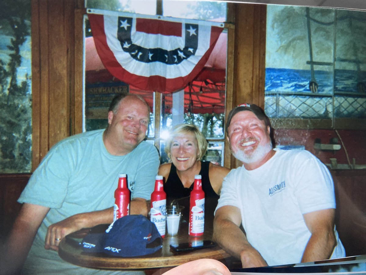 Took the cutest pic of this trio in Put-In-Bay the weekend of September 4th. Didn’t get there names but want to send the pic to them 🥺 RT to help us find them