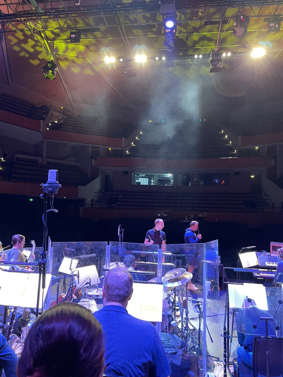 brumvoices's tweet photo. An EXCELLENT gig tonight with @russellthevoice @robemery @thelaurawright @RaymondGubbay @stdavidshall 

Live music is back and we’re so delighted to kick off yet another tour for Russell. Bravo! https://t.co/Kyy69f0yMX