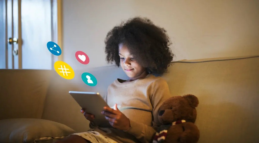 techsavvymama's tweet photo. Have you talked to your kids about sexting? If they have access to a device, now is the time! Here's how to have earlier, more frequent &amp; judgement-free conversations with kids about digital safety.

Read more 👉 https://t.co/DSekMb3wFs
@thorn #EmbracetheAwkward #HavetheTalk #ad https://t.co/ErLStoIJV4