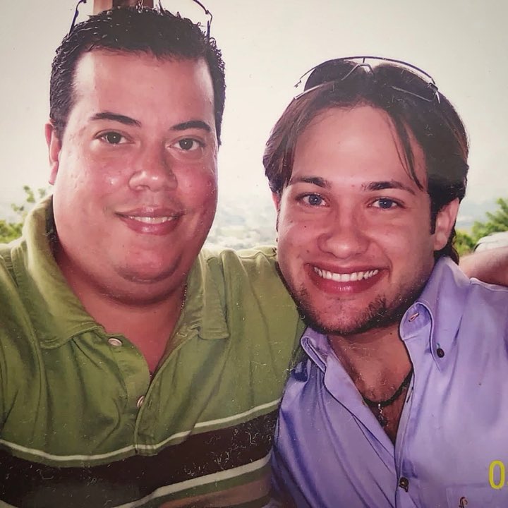 luisdvalentin's tweet photo. Cuando el único filtro, era la vida misma… #memories #FlashbackFriday #Throwback #circa2005 #besties https://t.co/oM1MCbfsvd