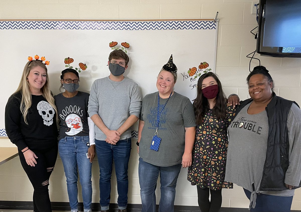 MrsFunston_RV's tweet photo. Third grade fun on this Halloween Friday! 👻 🎃 @Hamilton_RV https://t.co/FKO3NatnSL