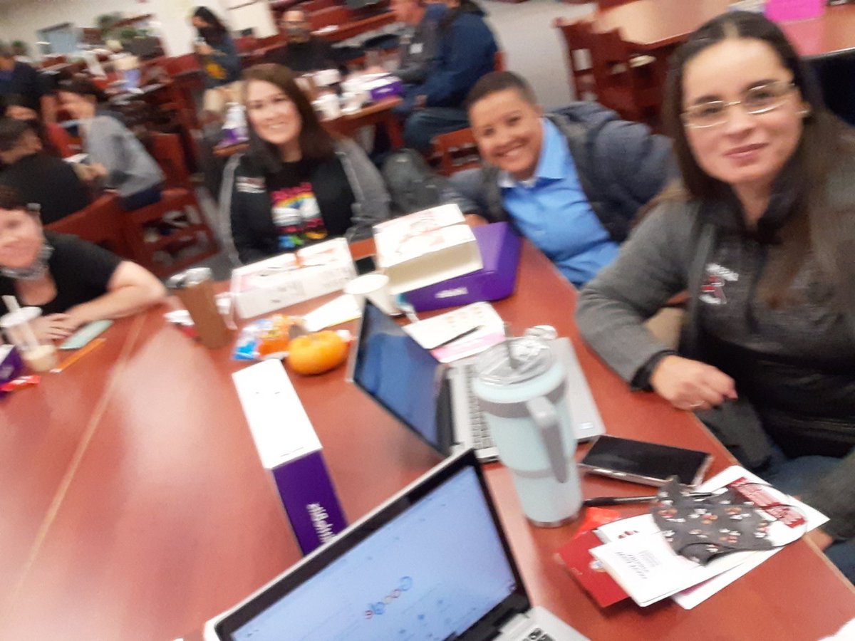 Library_EMMS's tweet image. Librarians working together on makerspace ideas! @cisdinsttech