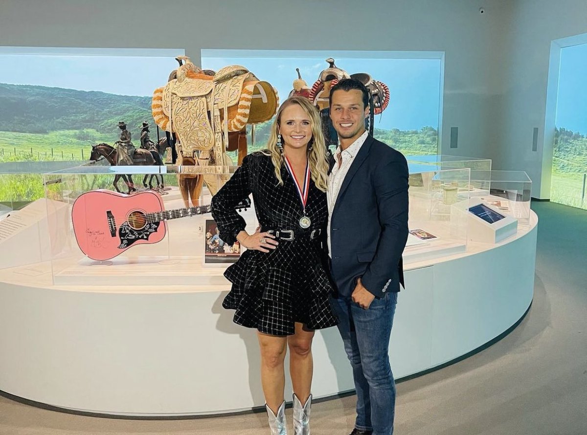 mirandalambert's tweet photo. Tuesday October 26 2021 is a day I will never forget as long as I live. That is the day I got inducted into the National Cowgirl Hall Of Fame in Ft. Worth Texas. It is truly one of the greatest honors of my life. I am beyond grateful to join such an amazing group of women. https://t.co/hajJm4ANlq