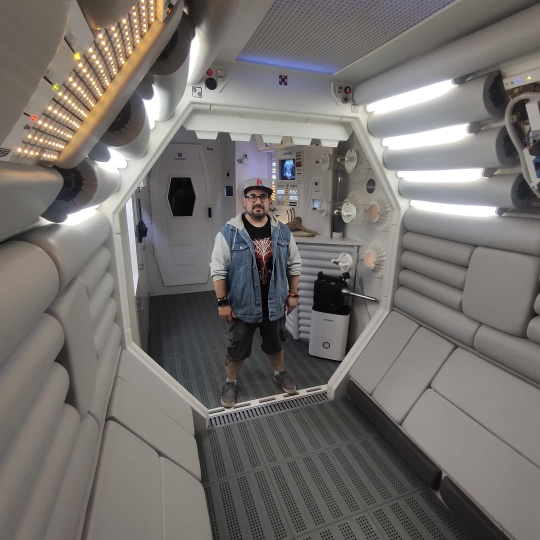 zombie_NEO's tweet photo. Hacia muchísimo tiempo que quería pasarme por #Barcelona y visitar el #Alienmuseum del enorme @Luisnostromo al que agradezco enormemente que nos haya abierto sus puertas y por la paciencia con mi pequeña "Ripley" tocabotones
Una experiencia memorable
👉https://t.co/dH0drV9v6D https://t.co/yRvh0YLNHh
