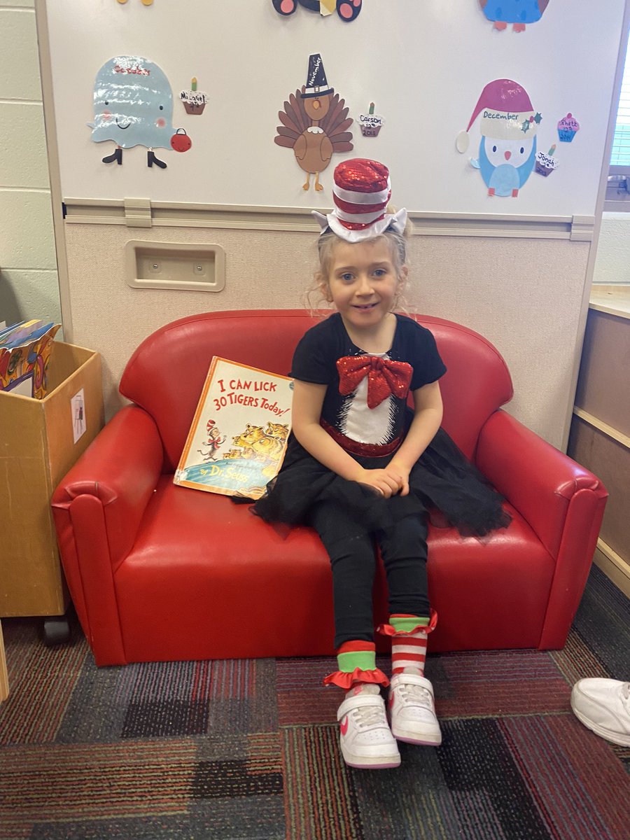 amy_michael1's tweet photo. Look at these characters 👀 dressed to match their books! https://t.co/MhwBJWMjw7