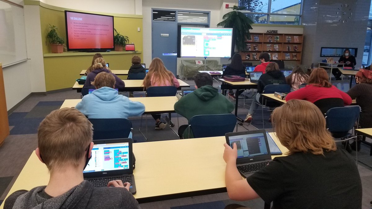 TysonHolly19's tweet image. What a fantastic week of coding with #microbit @BishopSmithCH Thanks to all of the Grade 9 math staff and Ss! #futureleaders #grade9math @heidiLferguson @tlnoel @microbit_edu