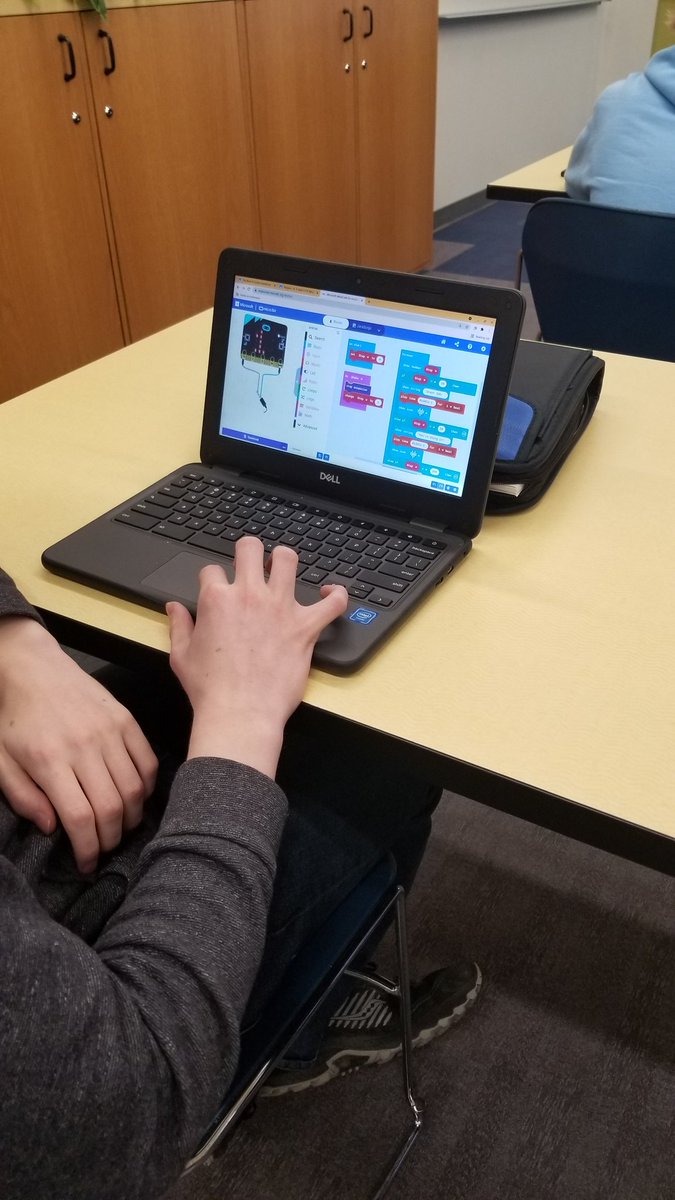 TysonHolly19's tweet image. What a fantastic week of coding with #microbit @BishopSmithCH Thanks to all of the Grade 9 math staff and Ss! #futureleaders #grade9math @heidiLferguson @tlnoel @microbit_edu