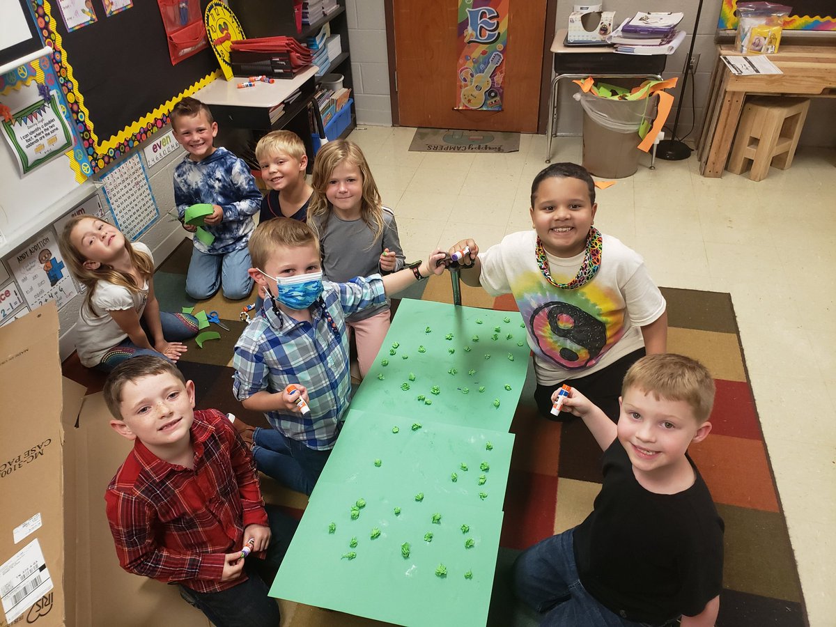MrsKim1st's tweet photo. Teaching these Groovy Firsties early how to work together to build a homecoming float!! Class of 2033 will be ready to roll balls for their first homecoming float in 2029!!
@DCcougarnation https://t.co/DuBnczkR5c