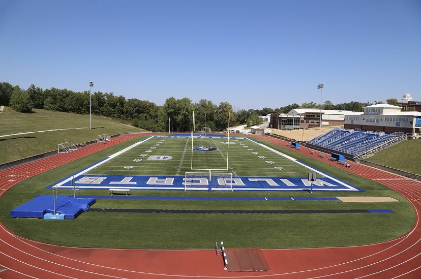 bralynrobinson6's tweet photo. Blessed to receive an offer from Culver-Stockton University!! 🔵⚪️ #gowildcats @CSCwildcatsFB @AdamSiwicki @c_asmith5242 https://t.co/r8DZxzgJ7y