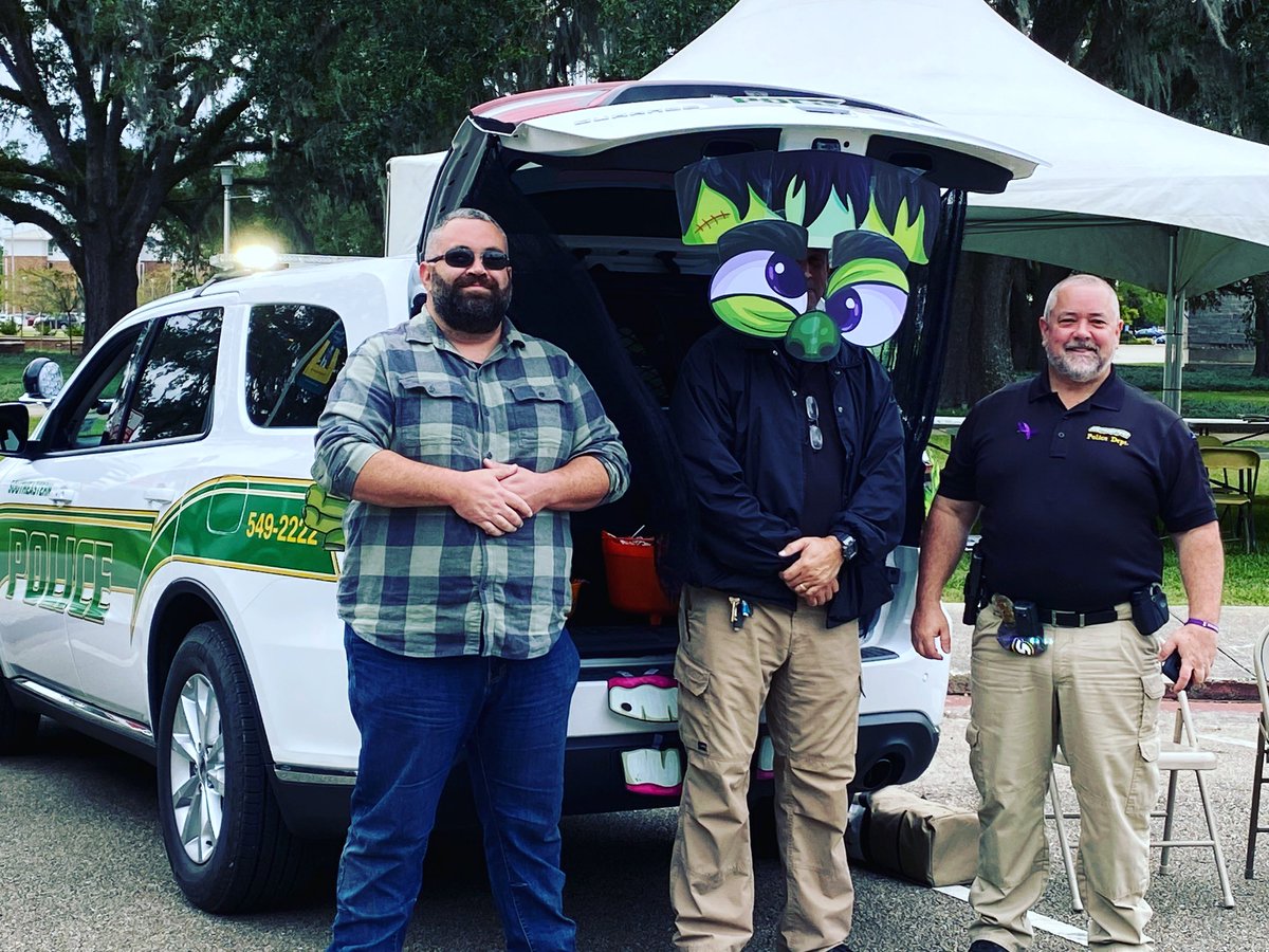 SoutheasternUPD's tweet photo. Come join us for trunk or treating in Friendship Circle tonight 5:30-7:30pm! We have lots of candy to pass out! #trunkortreating #blueandyou 🎃👻💀 https://t.co/qSg0ApAJvb