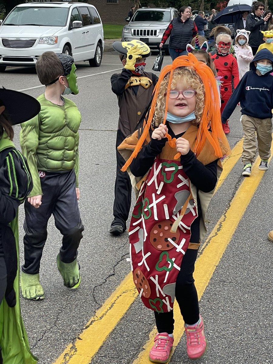 RVSchoolDistMI's tweet photo. #MustangsMovingForward Halloween parade style! https://t.co/7yf5MpQzbs