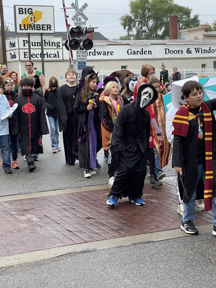 RVSchoolDistMI's tweet photo. #MustangsMovingForward Halloween parade style! https://t.co/7yf5MpQzbs